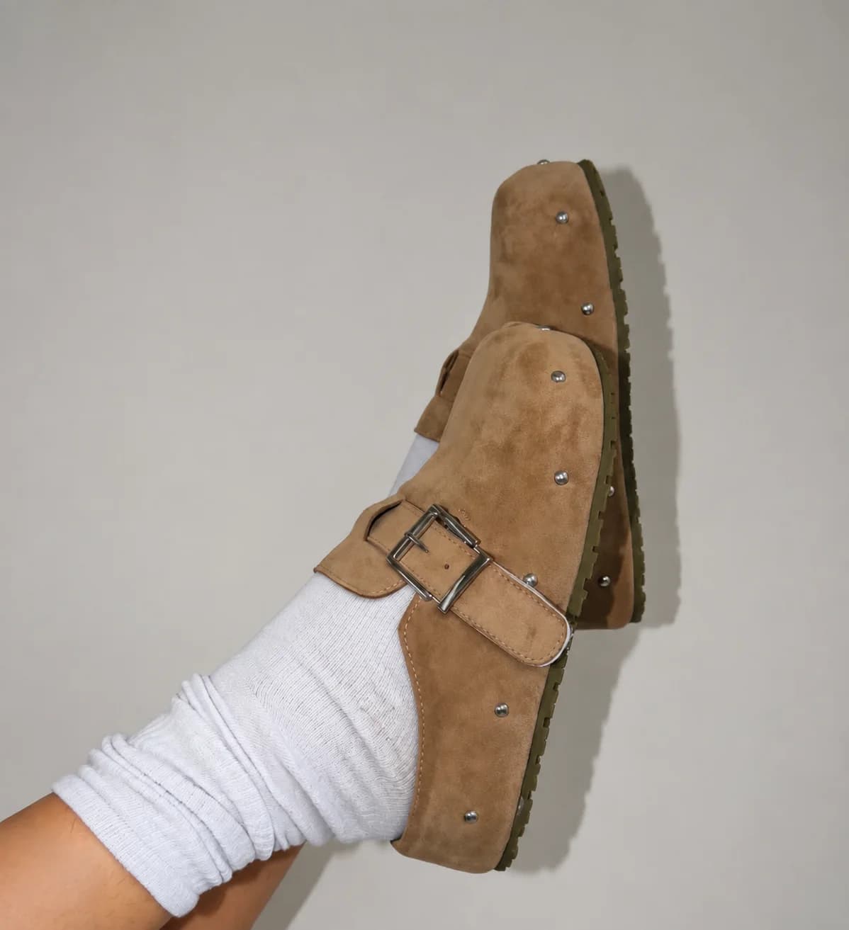 Clog con tachas